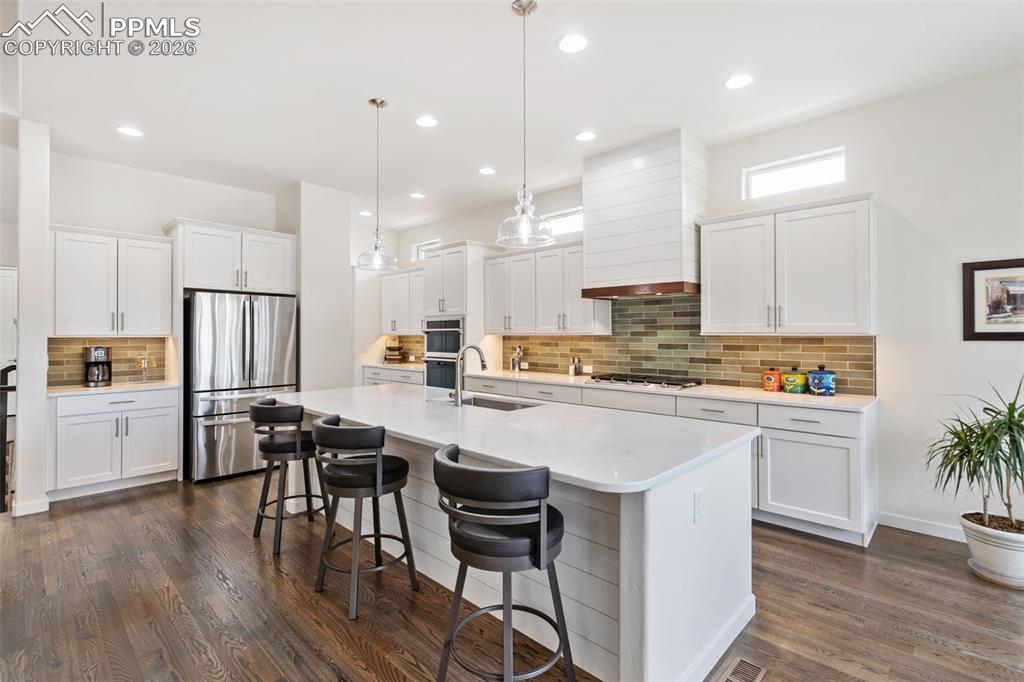 Image 15 of 48: Kitchen