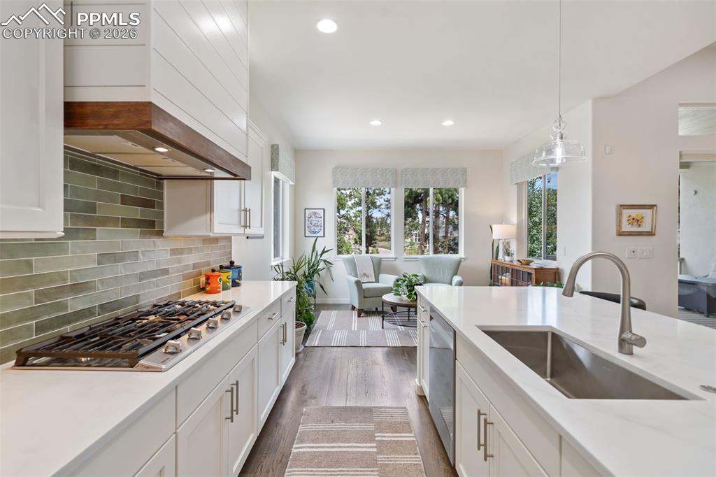 Image 17 of 48: Kitchen