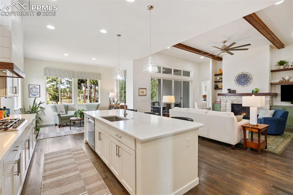 Image 18 of 48: Kitchen