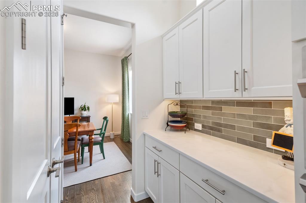 Image 19 of 48: Kitchen