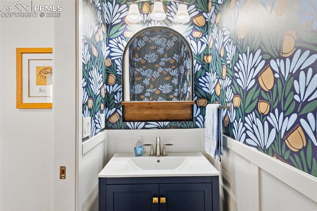 Image 23 of 48: Office