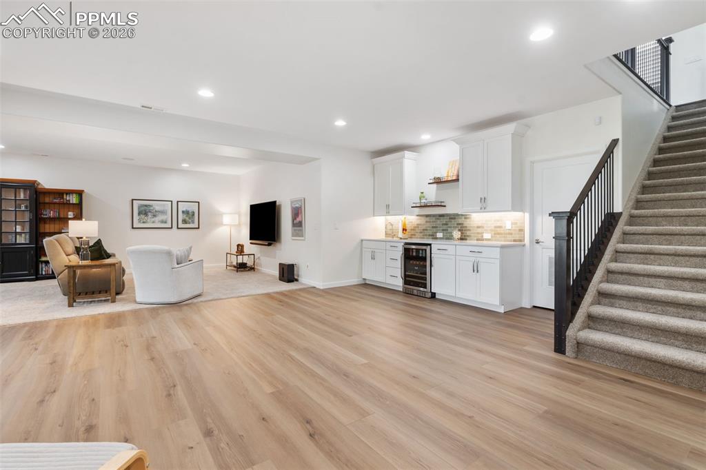 Image 32 of 48: Office