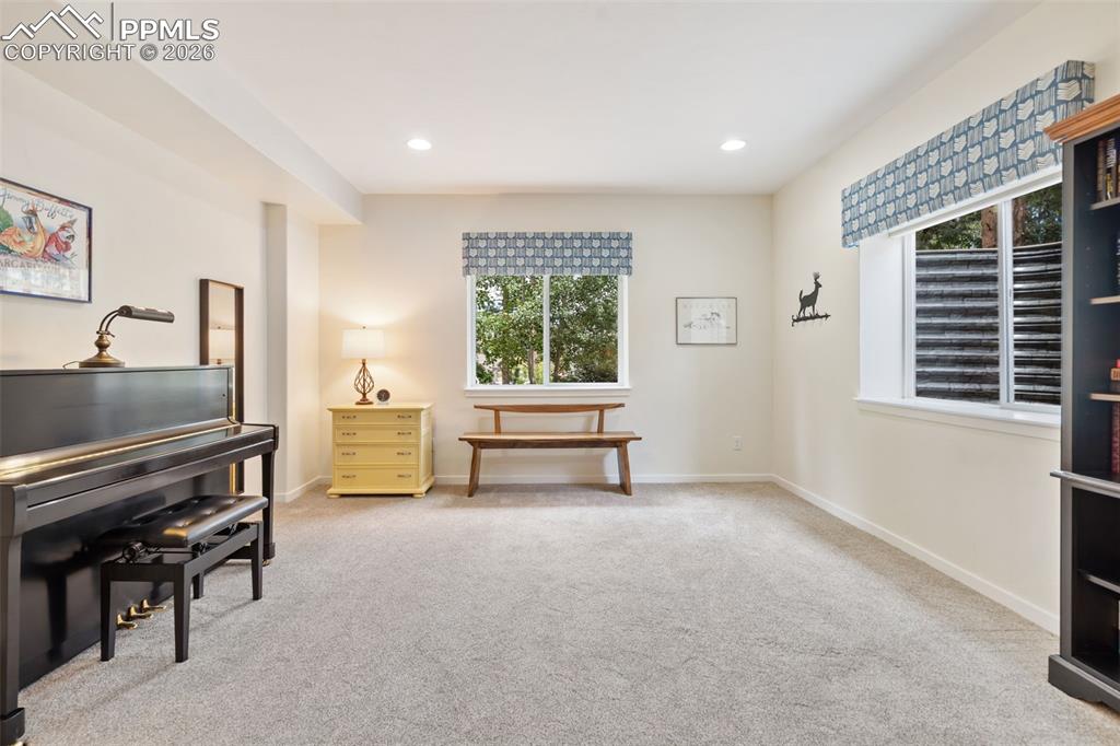 Image 36 of 48: Living Room