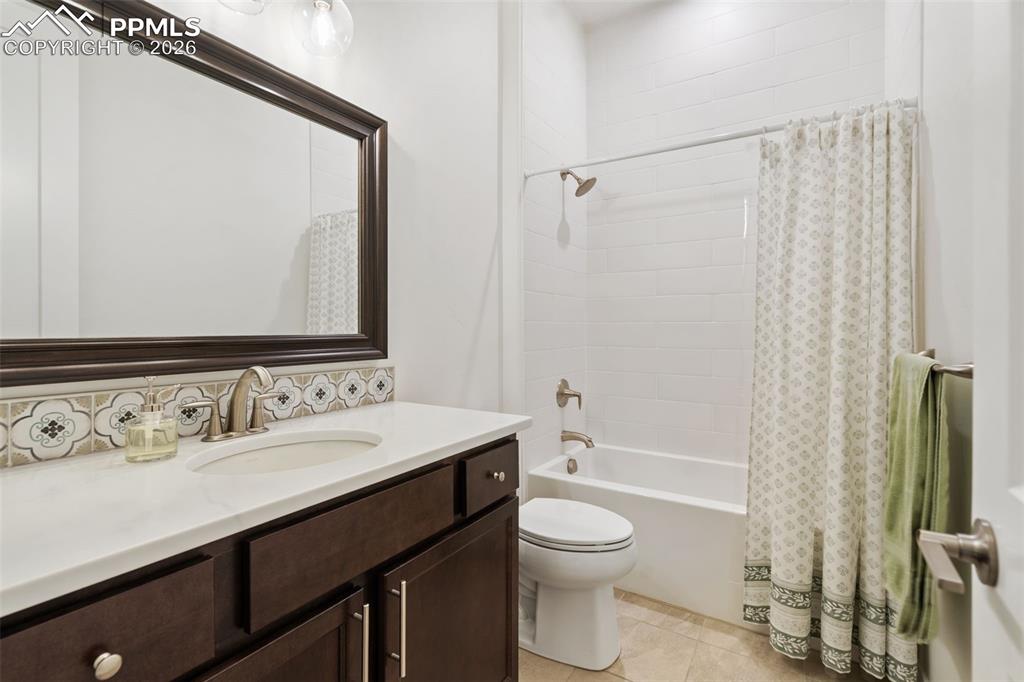 Image 37 of 48: Sitting Room