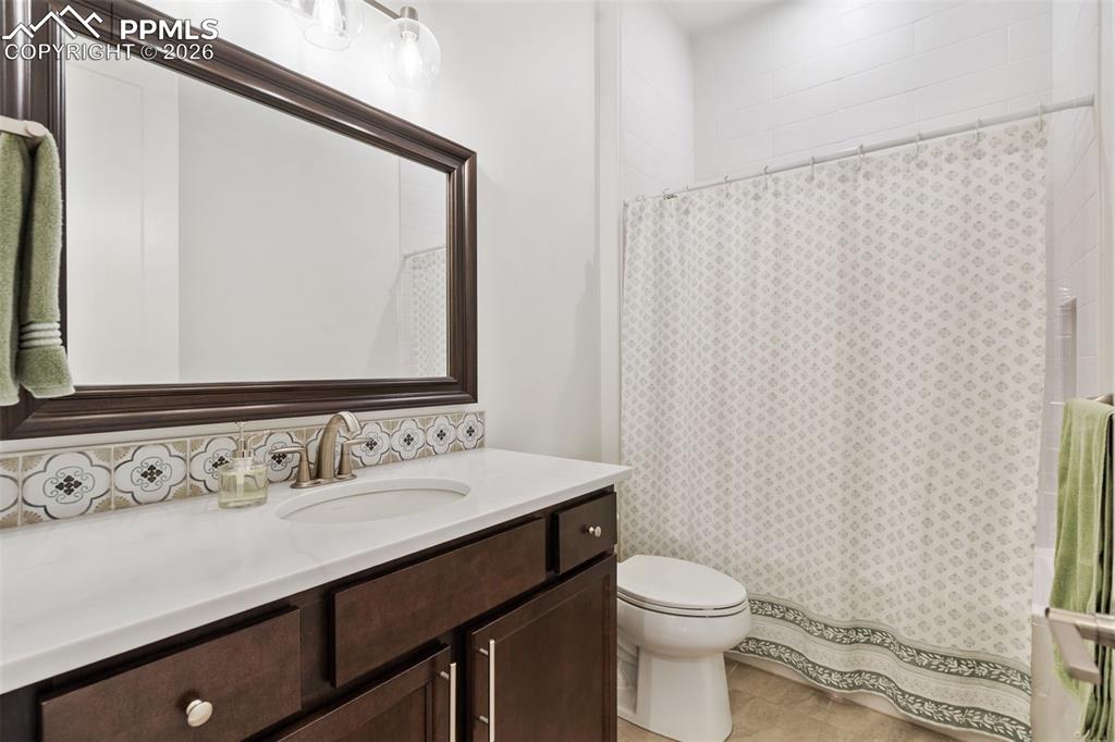 Image 38 of 48: Bathroom