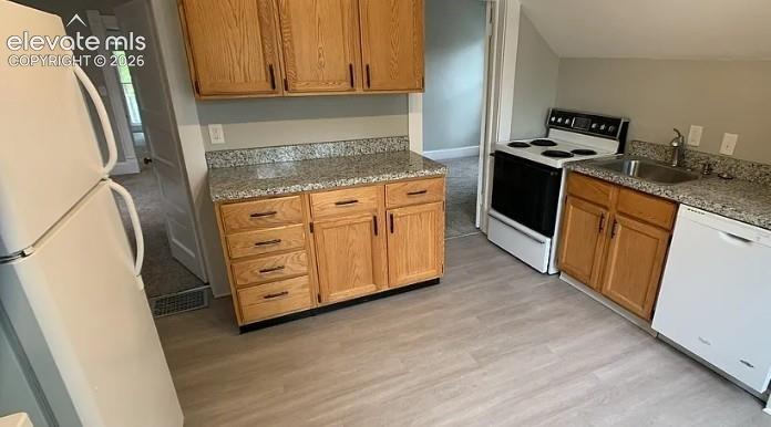 Image 4 of 8: Kitchen