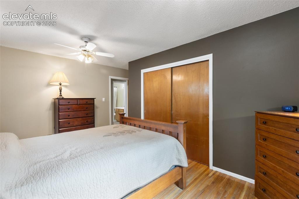 Image 16 of 36: Bedroom