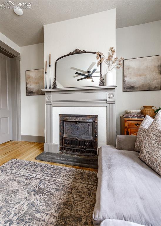 Image 9 of 50: Bedroom