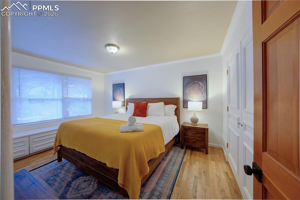 Image 16 of 31: Bedroom