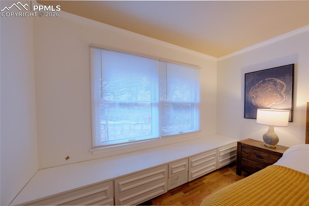 Image 17 of 31: Bedroom