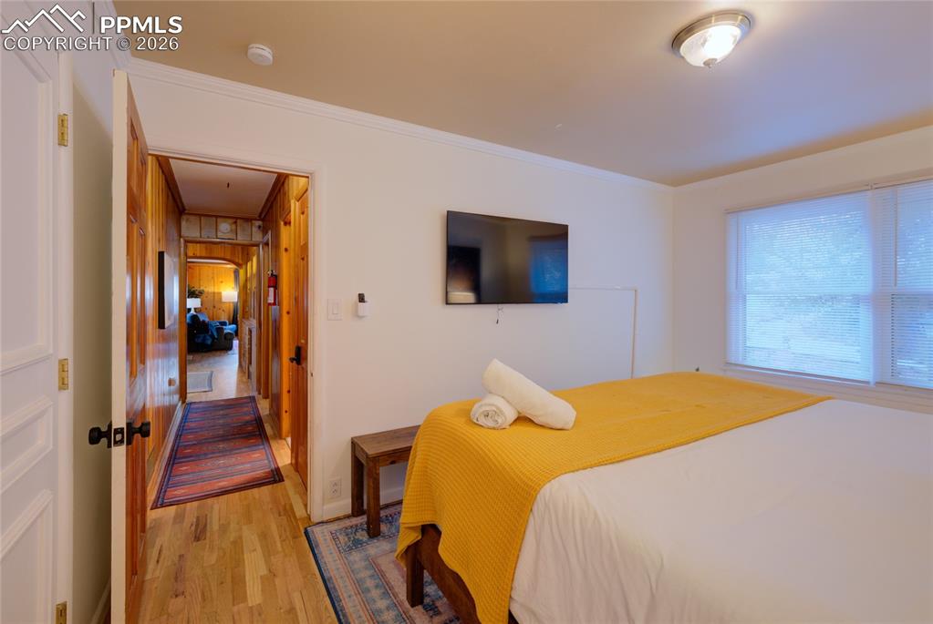 Image 18 of 31: Bedroom