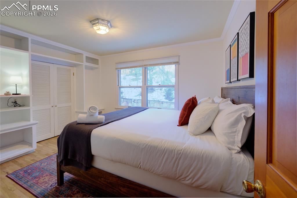 Image 21 of 31: Bedroom