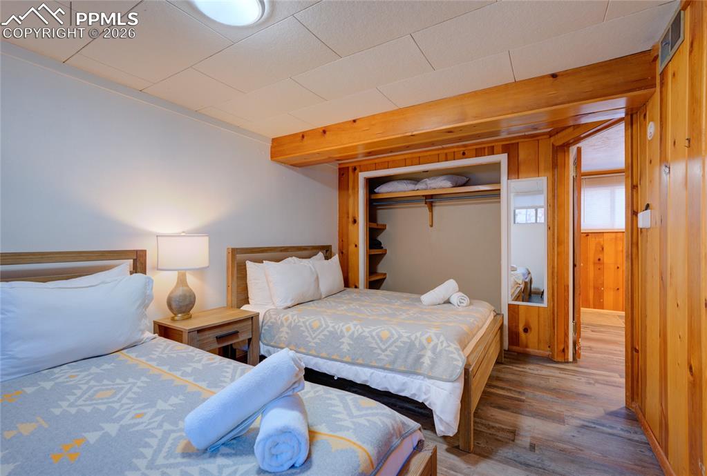 Image 27 of 31: Bedroom