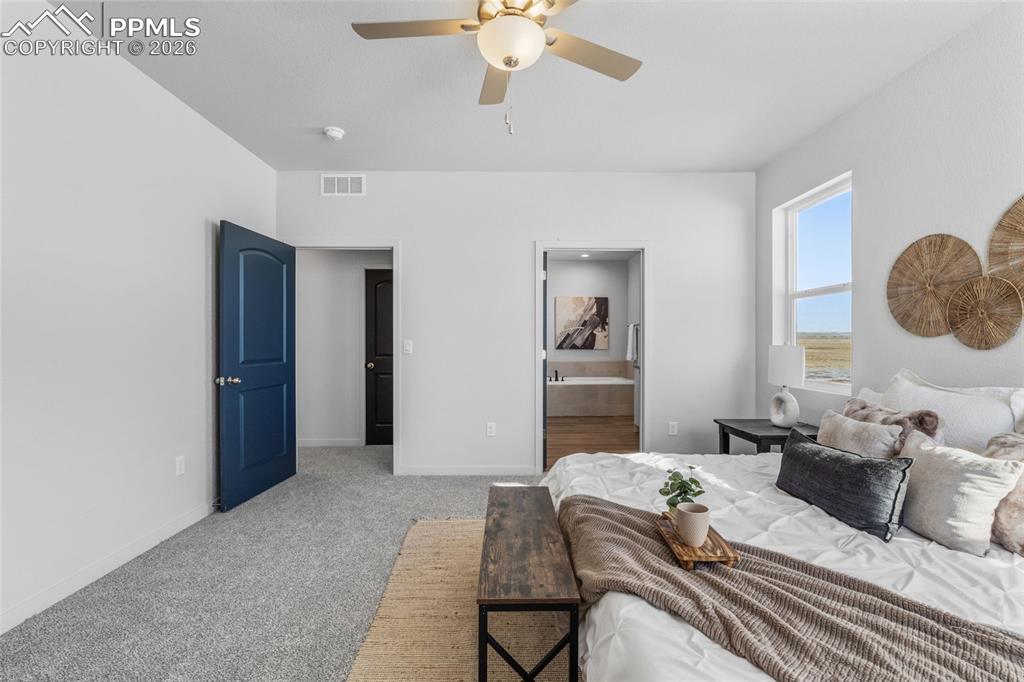 Image 22 of 33: Bedroom