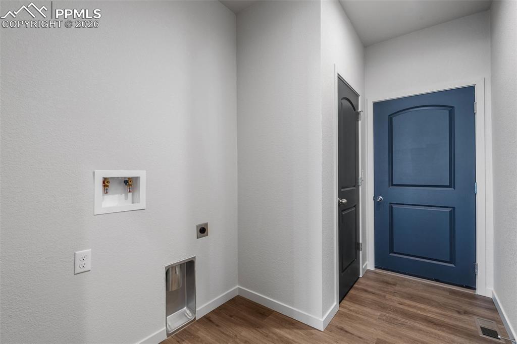 Image 31 of 33: Laundry