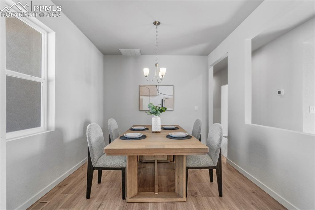 Image 5 of 33: Dining Area