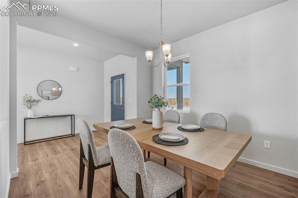 Image 6 of 33: Dining Area