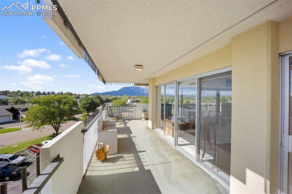Image 18 of 27: Balcony