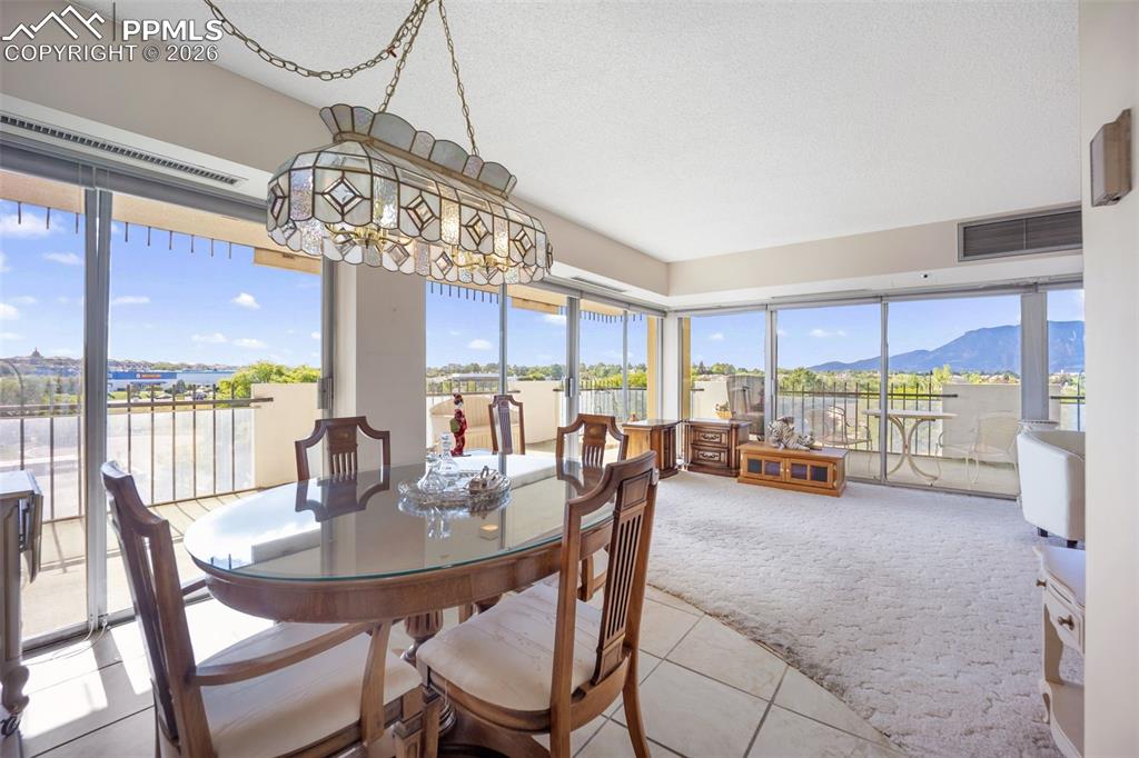 Image 8 of 27: Dining Area