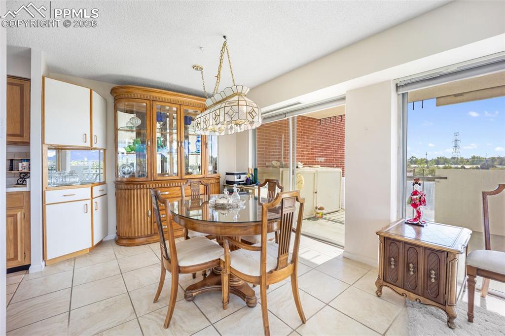 Image 9 of 27: Dining Area