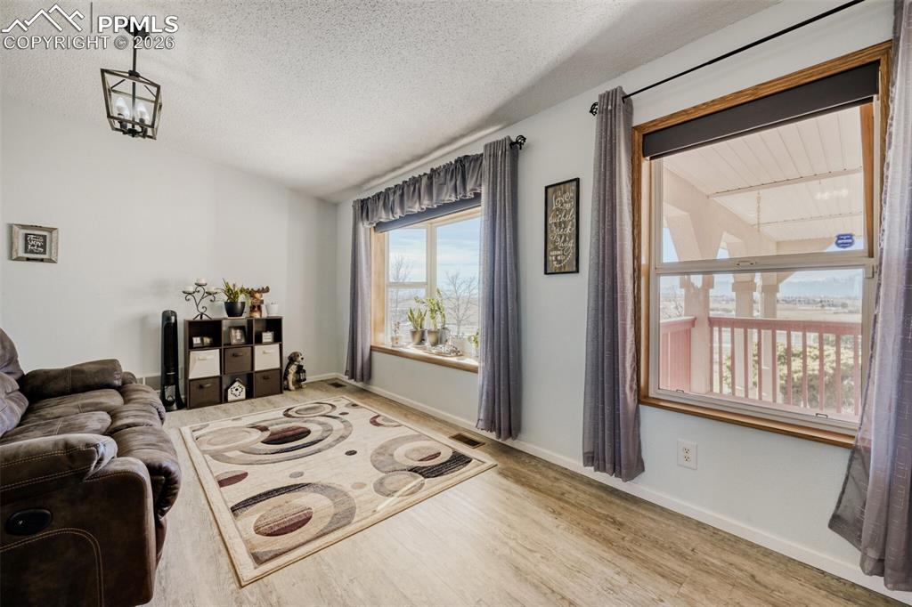 Image 14 of 37: Breaktaking Mountain Views from the Bay Window