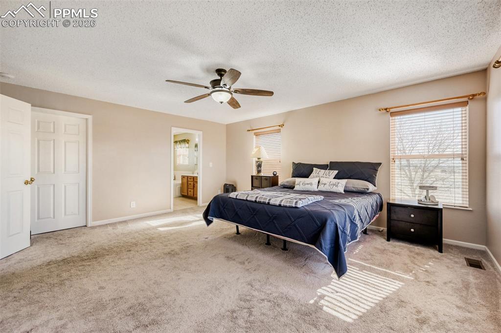 Image 16 of 37: Bedroom