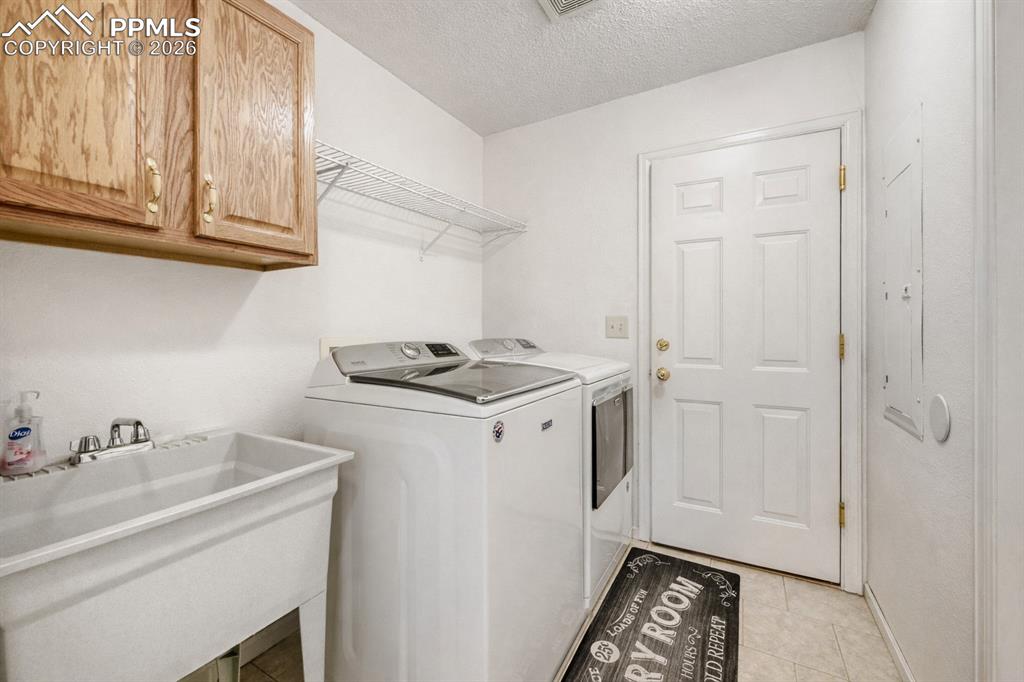 Image 24 of 37: Laundry