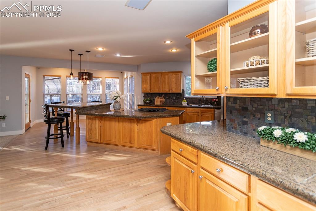 Image 15 of 50: Kitchen