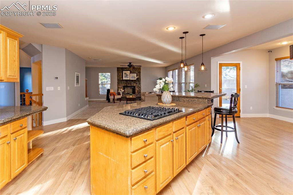 Image 16 of 50: Kitchen