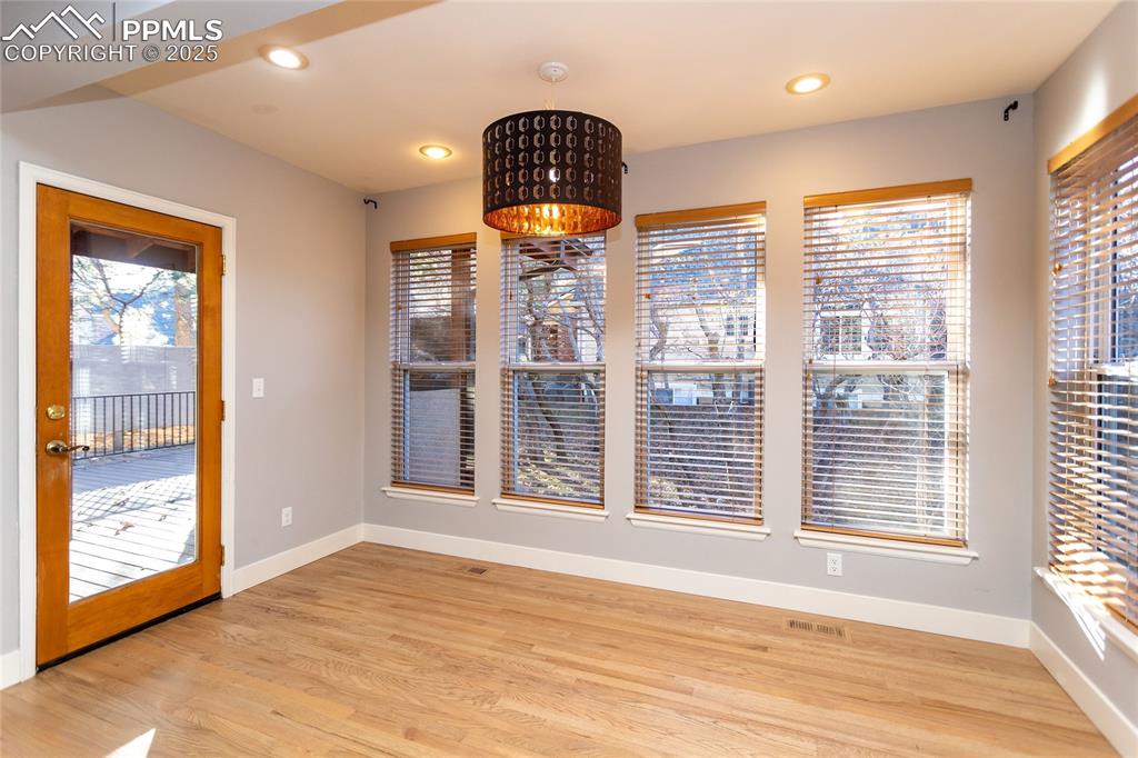 Image 17 of 50: Breakfast Area