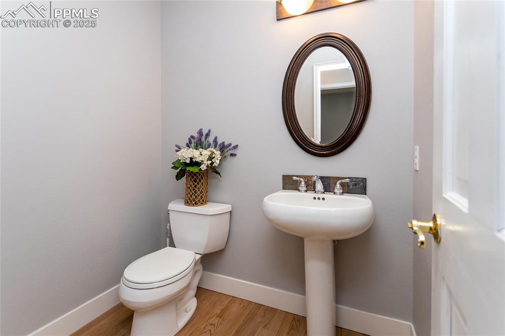 Image 18 of 50: Bathroom