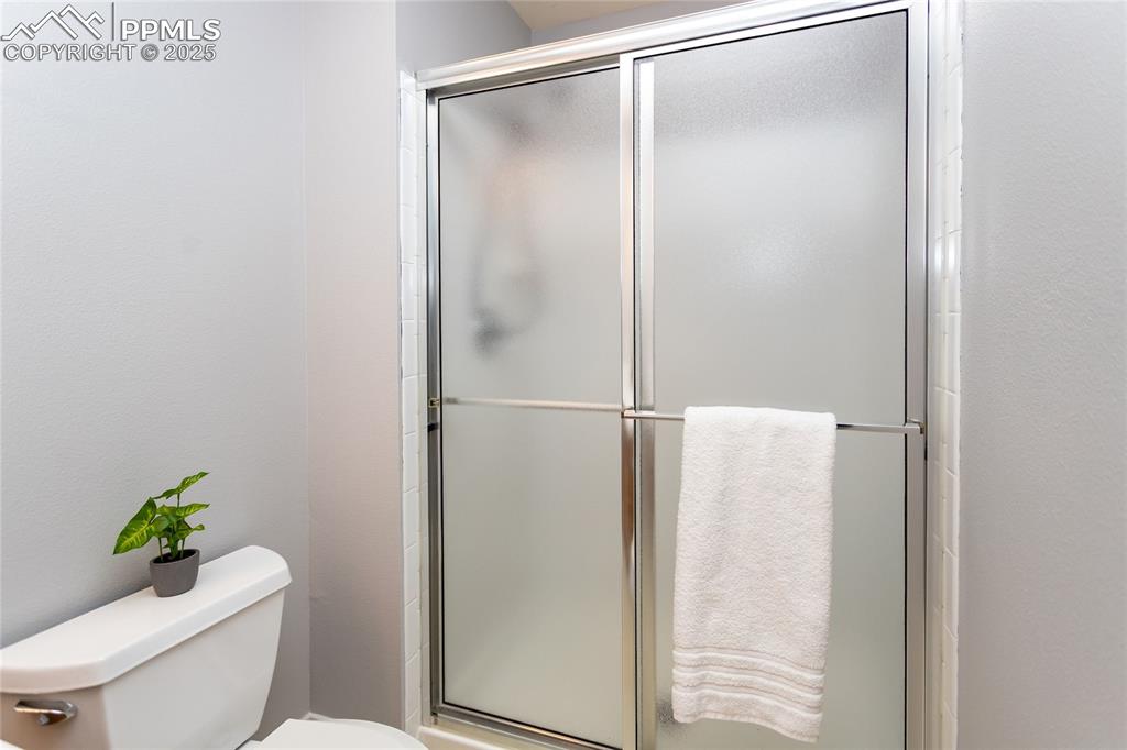 Image 28 of 50: Bathroom