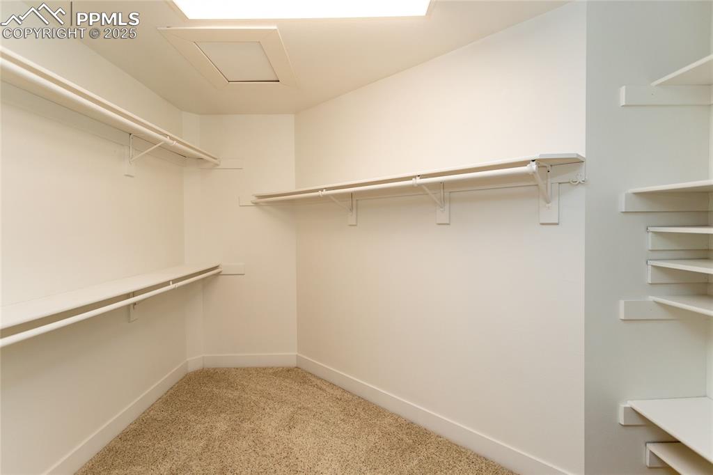 Image 42 of 50: Closet