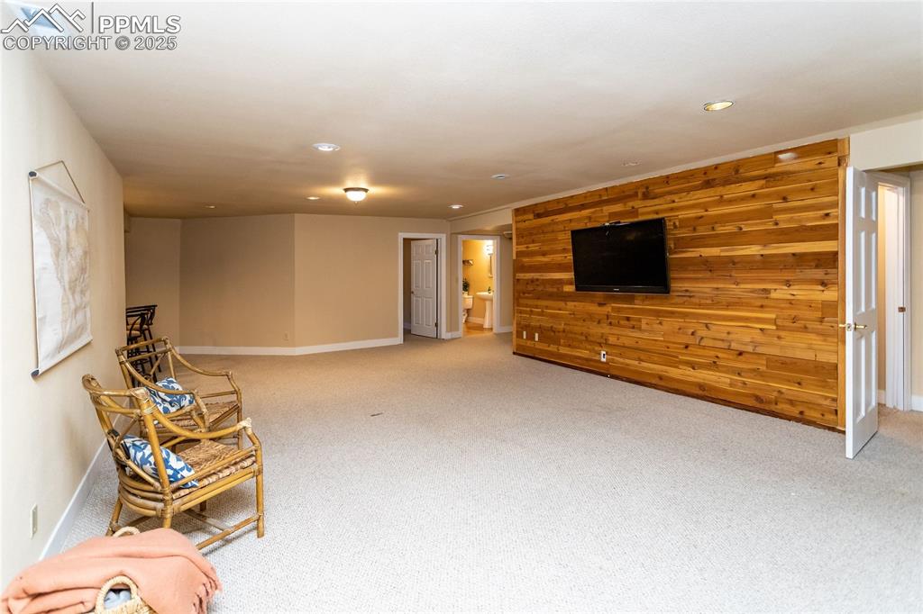 Image 43 of 50: Family Room