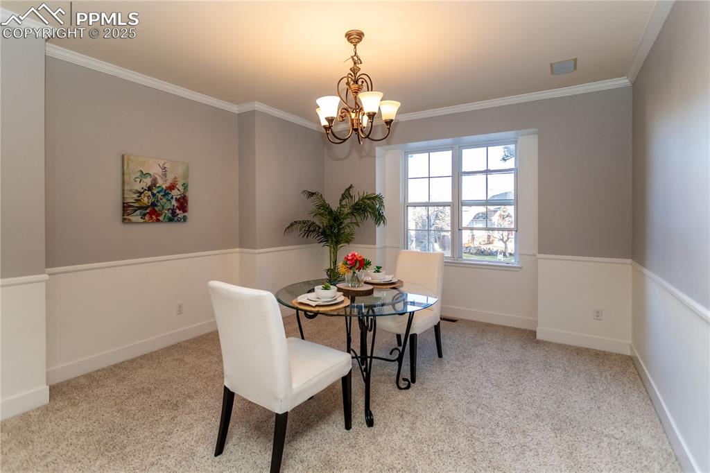 Image 7 of 50: Dining Area