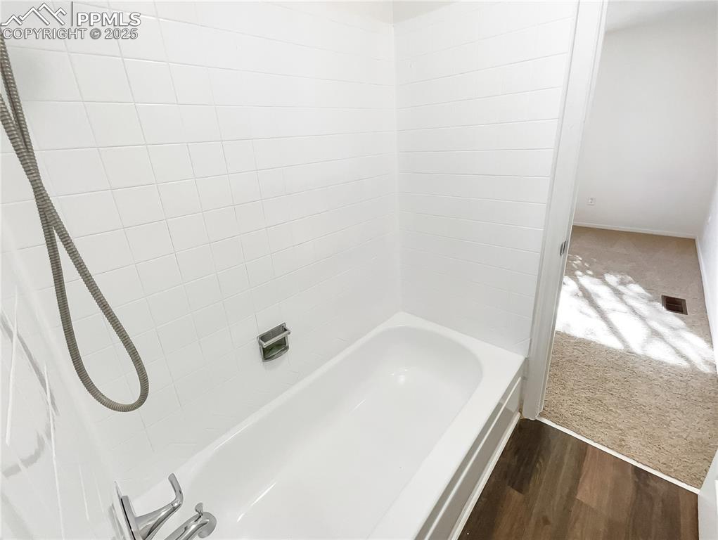 Image 13 of 22: Bathroom