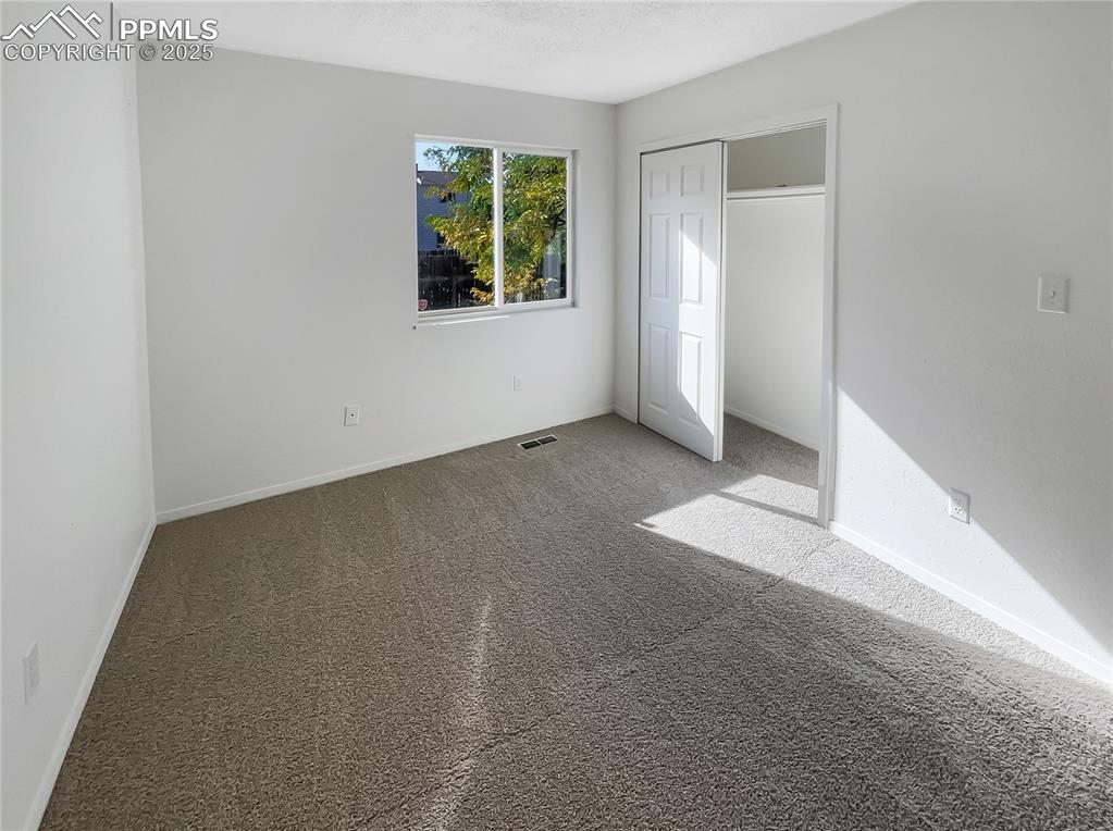 Image 16 of 22: Bedroom