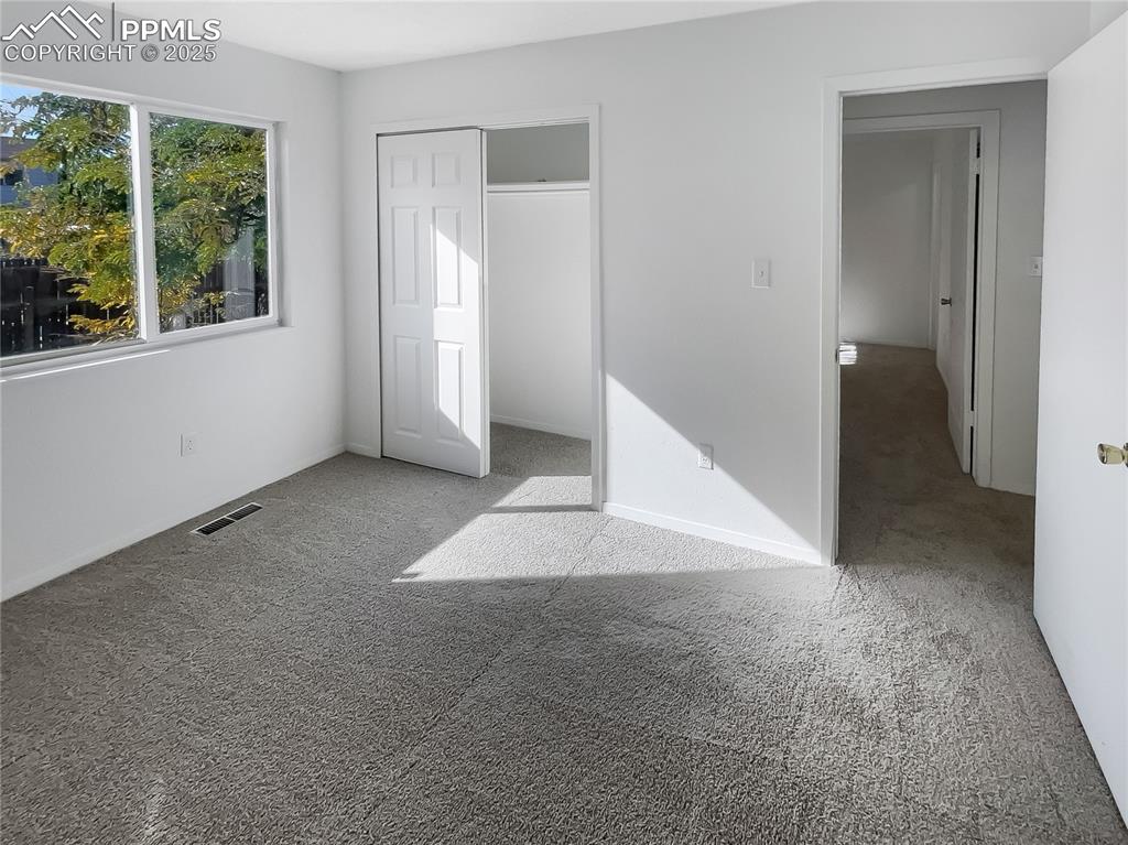 Image 17 of 22: Bedroom