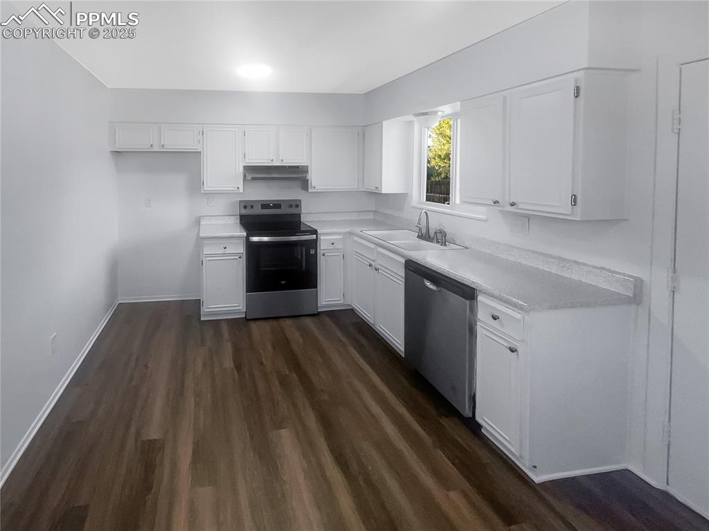 Image 6 of 22: Kitchen