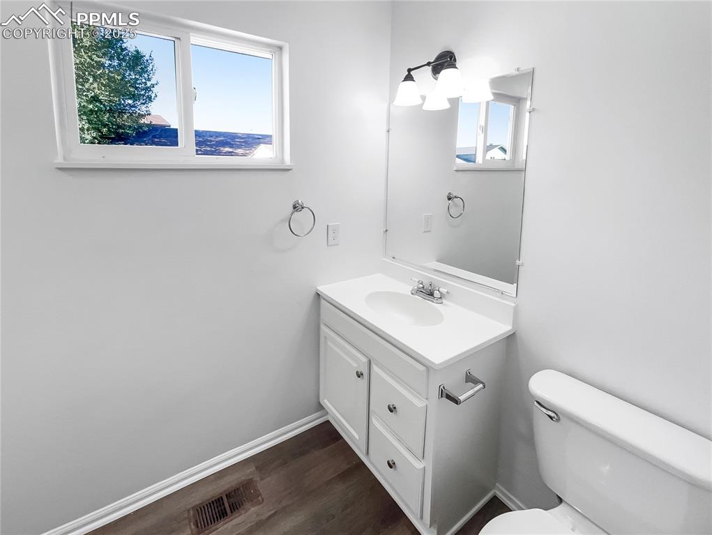 Image 7 of 22: Bathroom