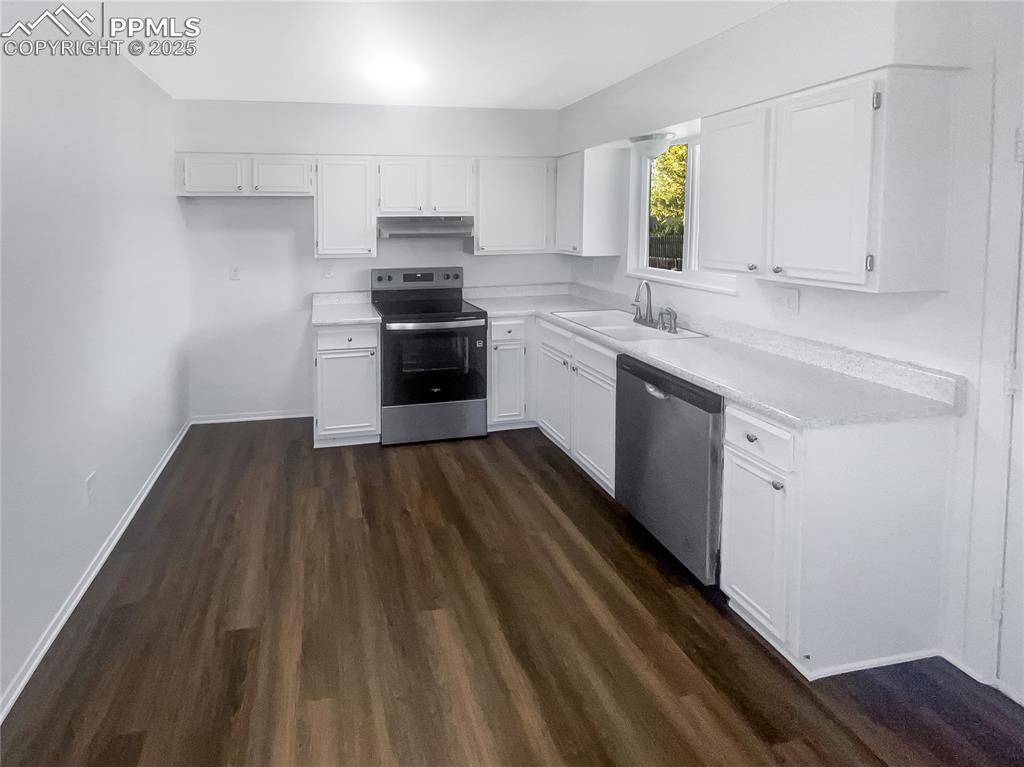 Image 9 of 22: Kitchen