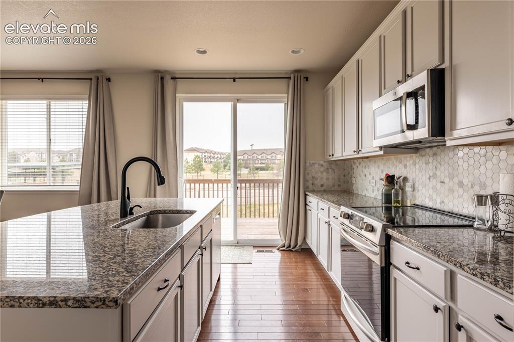 Image 11 of 31: Kitchen