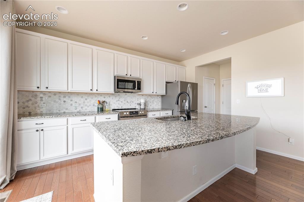 Image 9 of 31: Kitchen