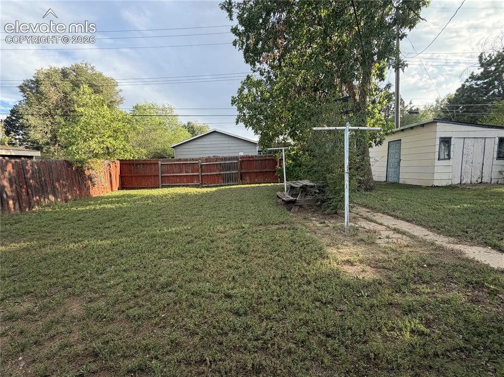 Image 15 of 18: Yard