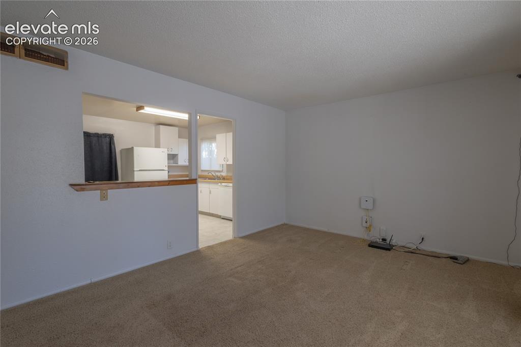 Image 4 of 18: Living Room