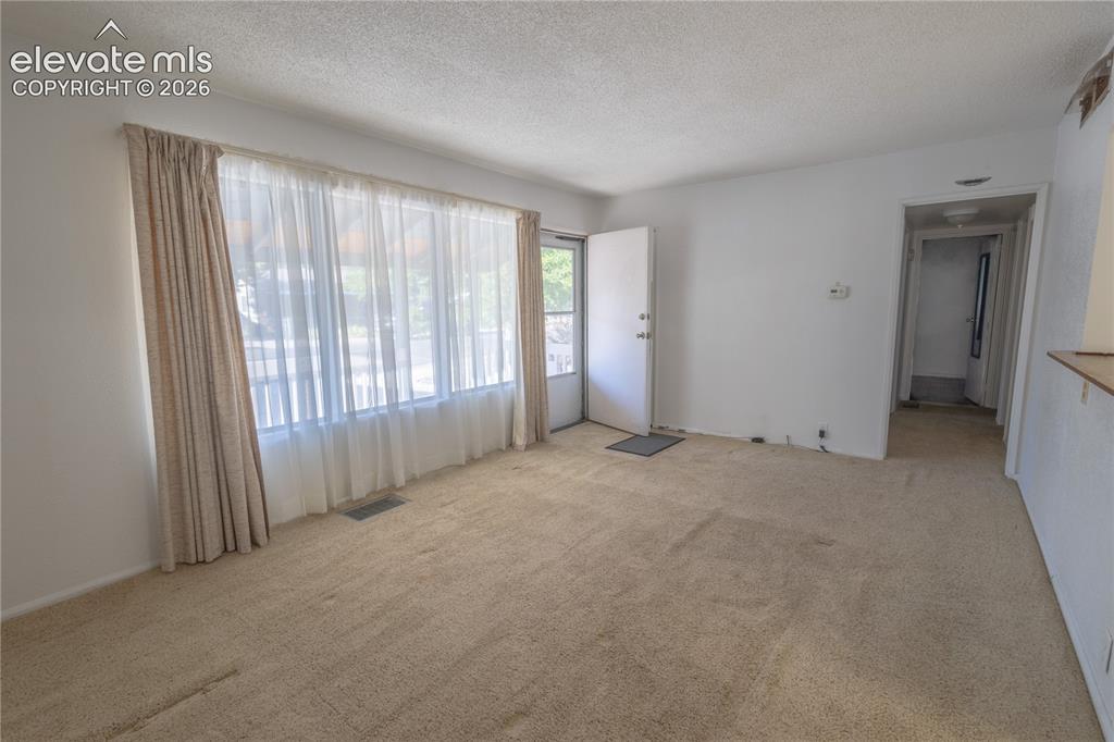 Image 5 of 18: Living Room