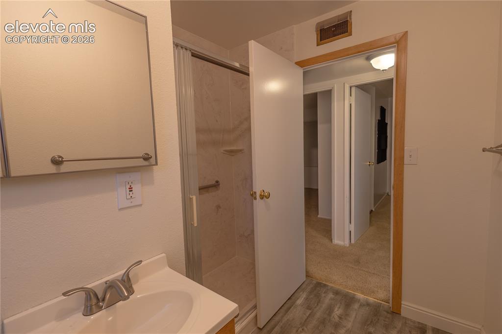 Image 8 of 18: Bathroom