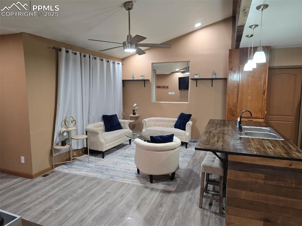 Image 3 of 10: Living Room