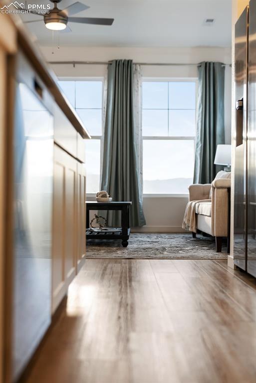 Image 10 of 50: Kitchen