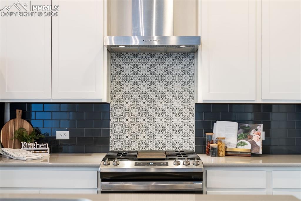 Image 12 of 50: Kitchen